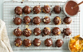 Kruidnoten met karamel-zeezout en chocolade