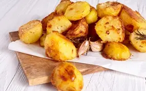 Krokante aardappels bakken