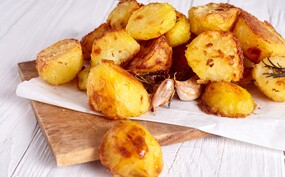 Krokante aardappels bakken