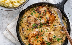 Karbonade in romige saus met aardappelpuree