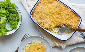 Macaronischotel met prei, jonge kaas en bloemkool
