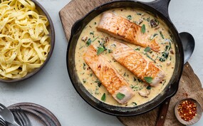 Zalm in romige saus met tagliatelle