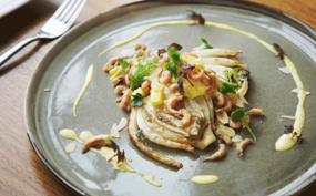 Geroosterde venkel met garnalen en mangosalsa