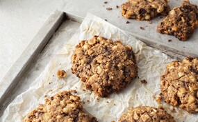 Robuuste speltkoeken met hazelnoot