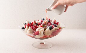 Eton Mess met muntschuimpjes en roodfruit