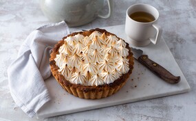 Salted Caramel Meringue Taart