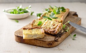 Lentequiche met witte asperges