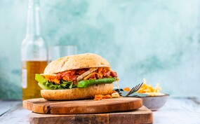 Broodje pulled chicken met zelfgemaakte bbqsaus