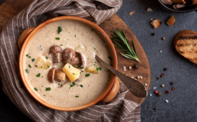 Paddenstoelensoep met gekruid brood 