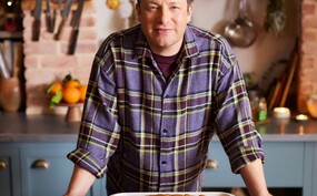 Jamie's Christmas Shortcuts achter het keukenblad 