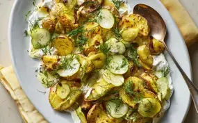 smashed-aardappelsalade met augurk