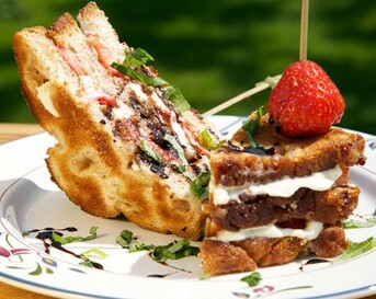 Zoete aardbeiensandwich