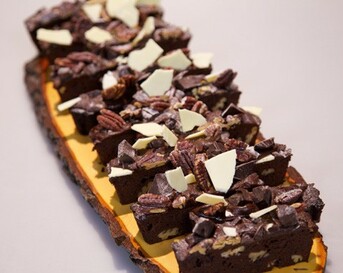 Sticky finger-brownies