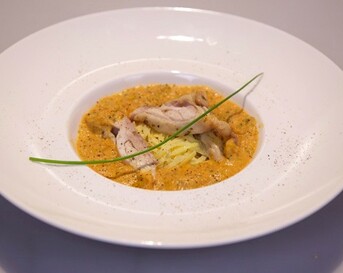 Crema di zucchine con cosce di pollo(creme van courgette met tomaat en kippendijen)