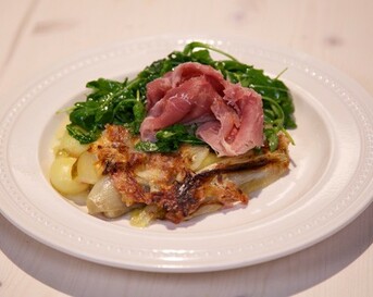 Witlofschotel met gorgonzola, rauwe ham en peer
