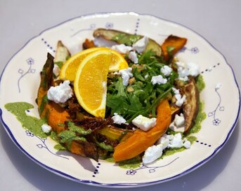Geroosterde pompoen en zoete aardappel met feta