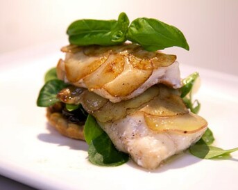Auberginetaartje met gebakken roodbaars