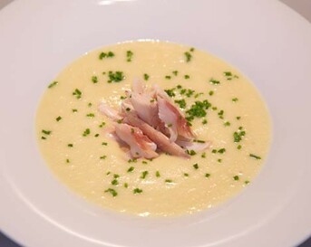 Aardappelsoep met gerookte forel