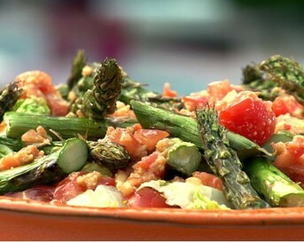 Veganistische recepten: Aspergesalade met salsa romesco