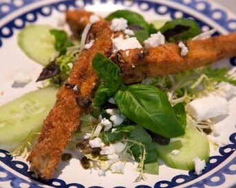 Auberginefrietjes met Griekse salade