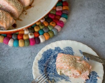 Zalmrollade gevuld met noten