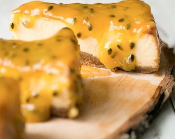 Ricotta cheesecake met passievruchtencurd