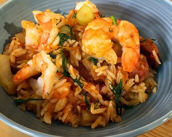 Tomatenrijst met chorizo en garnalen