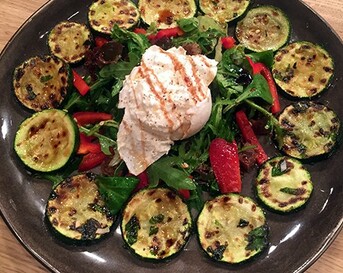 Burrata con zucchine fritte (Gebakken courgettes met burrata)