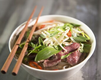 Pho (Vietnamese noedelsoep met rundvlees)
