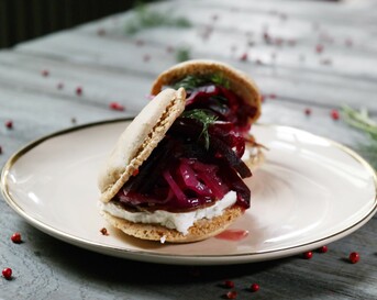 Hartige macaron met gerookte eendenborst