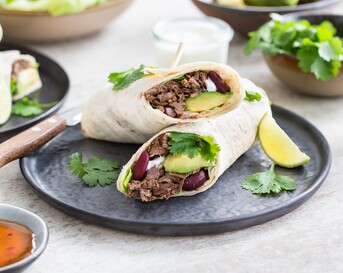 Pulled beef wraps met avocado, koriander en zure room