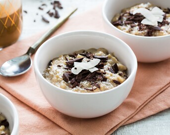 Makkelijke rijstpuddinkjes met kokos en koffie