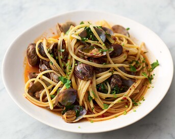 Pasta vongole met spicy 'nduja