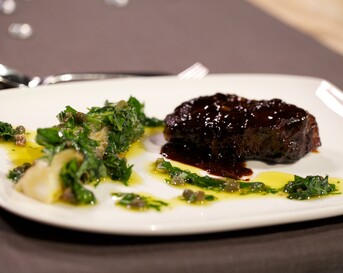 Smeltend zachte sukade met salsa verde