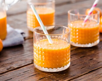 Orange power smoothie (met mandarijn, wortel en gember)