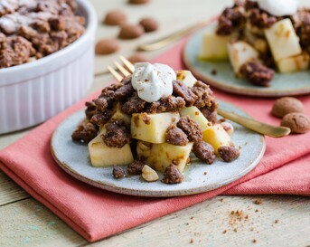 Left-over appelcrumble (met restjes pepernoten, kruidnoten en speculaas)