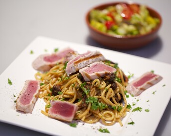 Spaghetti con tonno e funghi secchi - spaghetti met tonijn en gedroogde paddenstoelen