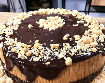 Peanut butter chocolate cheesecake