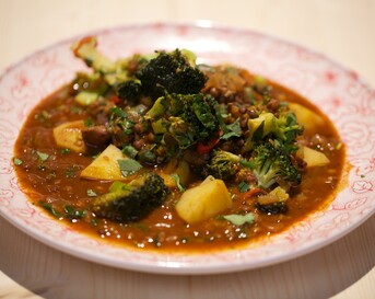 Garam masala kip met zoete uien