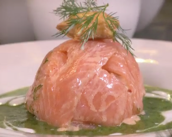 Zalmbonbon met groene kruidendressing