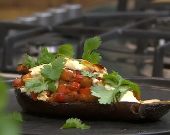 Gevulde aubergine met kikkererwten