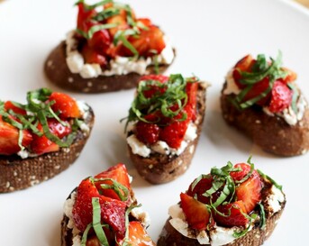 Aardbei crostini