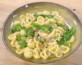 Gnocchi in gorgonzolaspeksaus