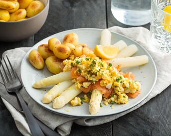 Asperges à la Flamande met gerookte zalm