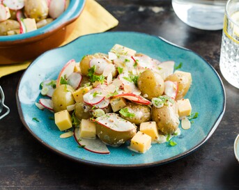 Zacht-pittige aardappelsalade met graskaas