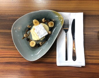 Millefoglie met karamel, tiramisu crème & blauwe bessen