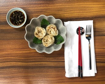 Gyoza met tofu, kimchi (gefermenteerde groente) en shiitake
