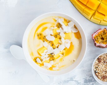 smoothie bowl mango