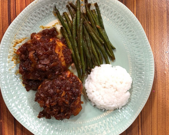 Ayam rica rica met ketjap, sambalboontjes en rijst