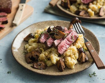 Biefstuk met gebakken champignons en hete bliksem